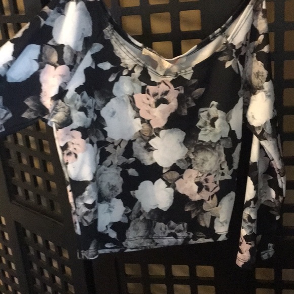 GUESS TOP - Picture 2 of 4